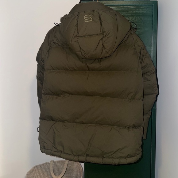 Aritzia Super Puff - Picture 2 of 4